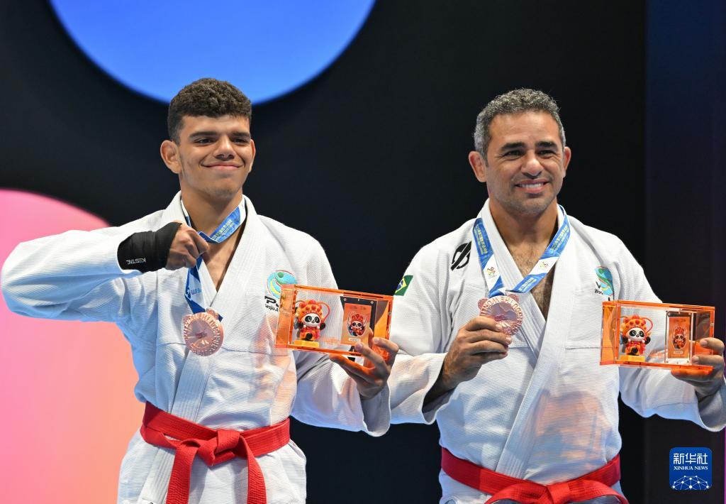 会智力残疾, 术决赛举行, 会智力残疾