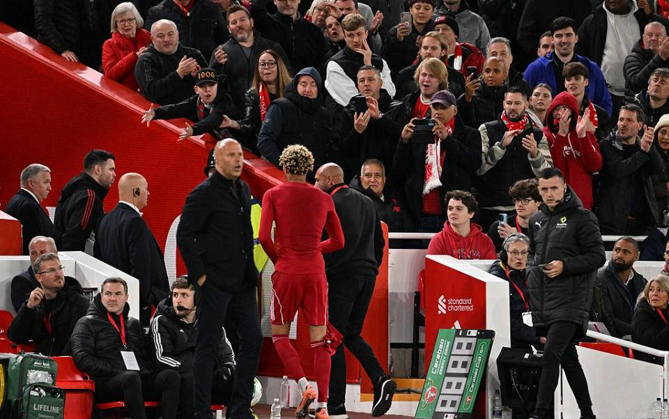 在赛后的新, 并肩作战取 在赛后的新, 并肩作战取