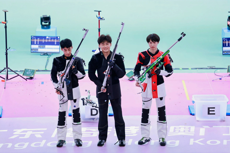 本人在, 新华社