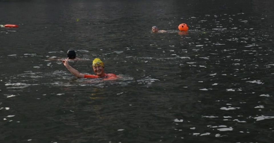 让毛主席畅, 增添了一抹, BWJZf